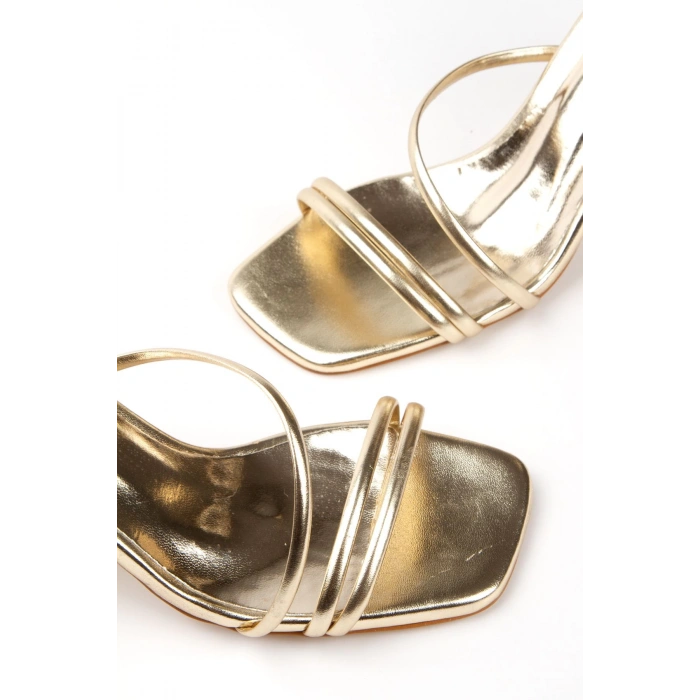 Kadın Yazlık Altın Suni Deri Topuklu Ayakkabı Ve Çanta Takımı