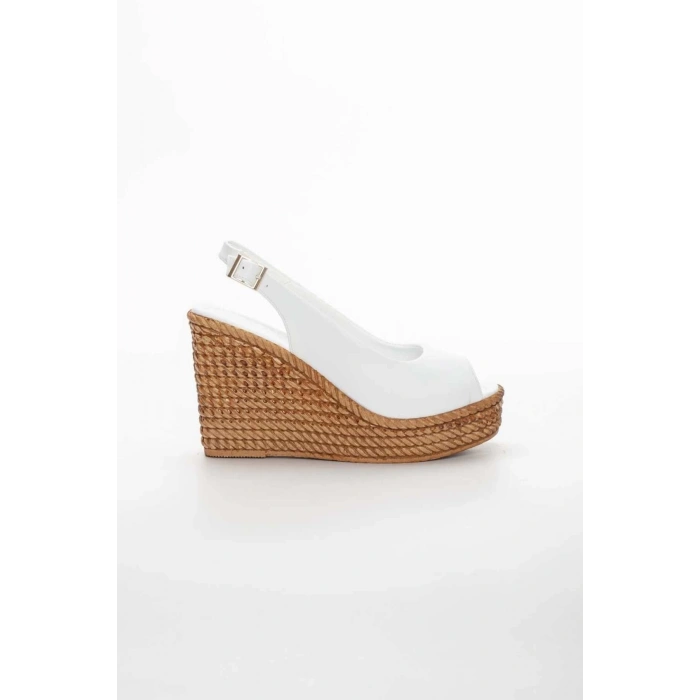 Kadın Beyaz Dolgu Topuklu Klasik Tarz Sandalet