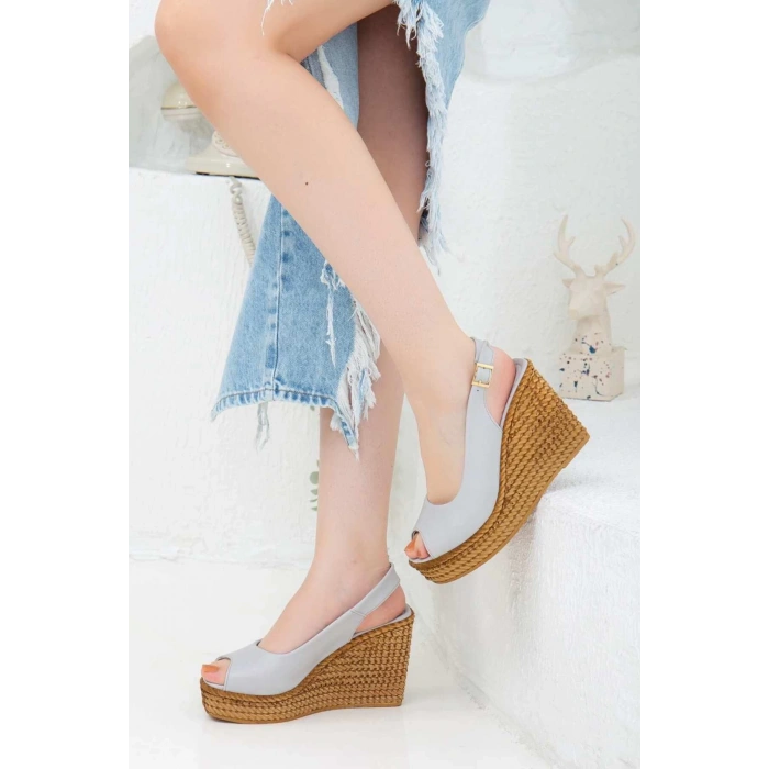 Kadın Gri Dolgu Topuklu Klasik Tarz Sandalet