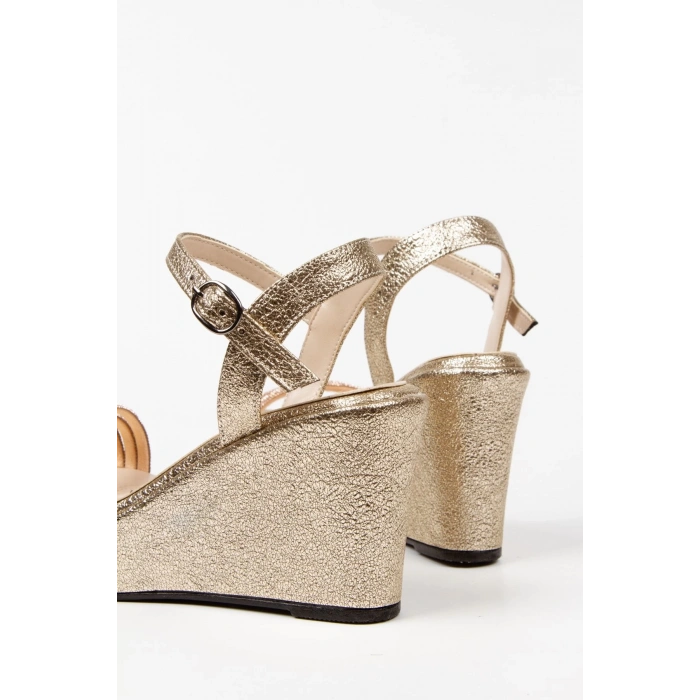 Kadın Yazlık Altın Dolgu Topuklu Taş Işlemeli Sandalet