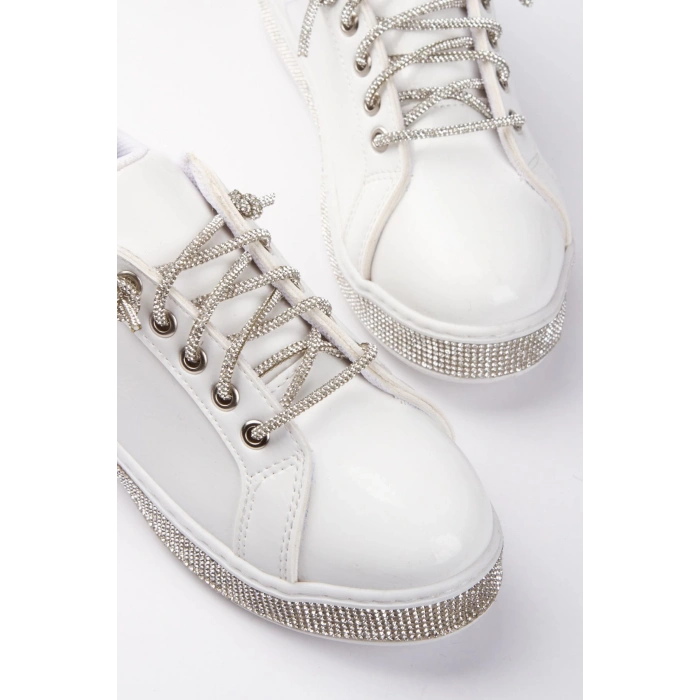 Kadın Beyaz Rugan Taşlı Bağcık Şık Spor Ayakkabı