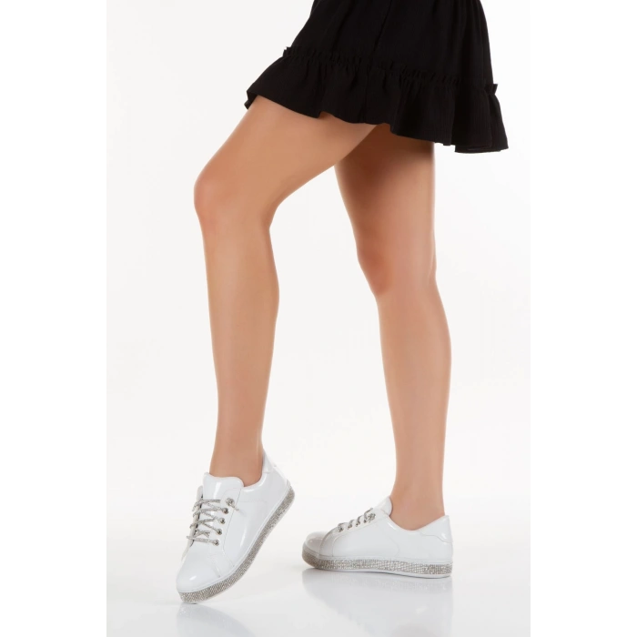 Kadın Beyaz Rugan Taşlı Bağcık Şık Spor Ayakkabı