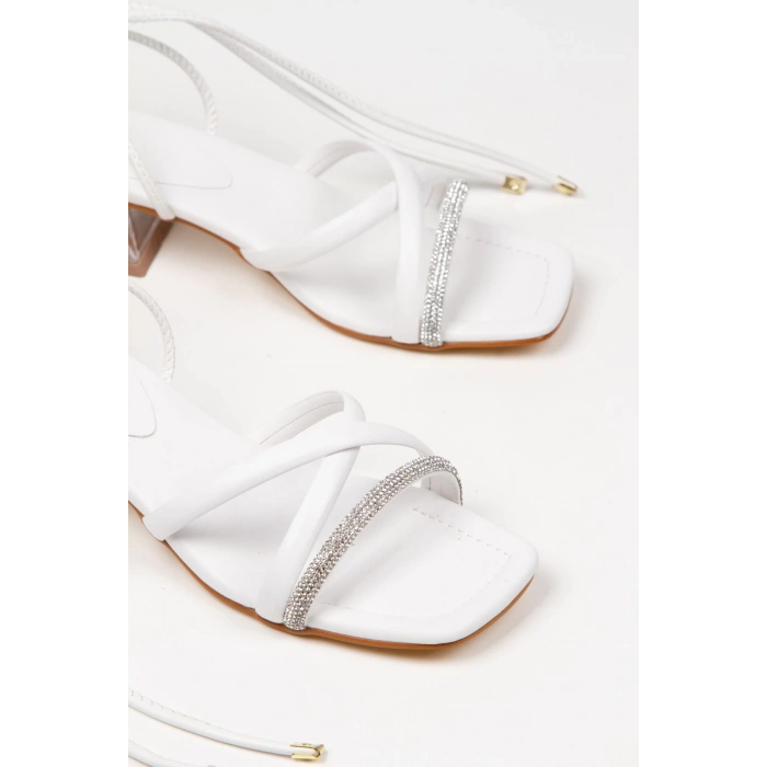 Kadın Beyaz Bilekten Bağlamalı Tarz Topuklu Taşlı Abiye Ayakkabı