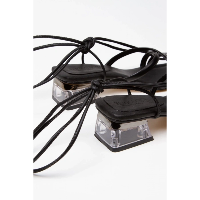 Kadın Siyah Bilekten Bağlamalı Tarz Topuklu Taşlı Abiye Ayakkabı