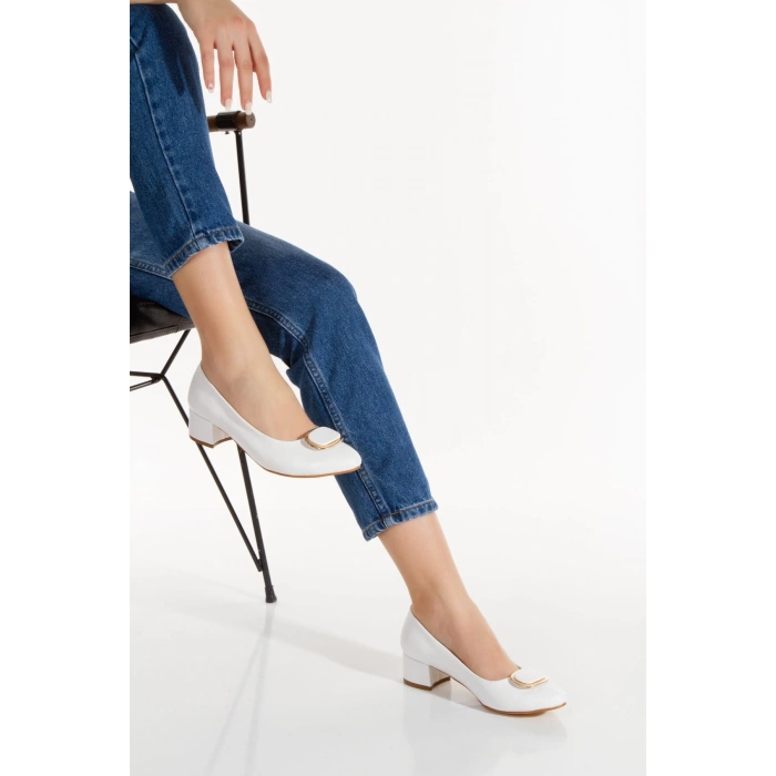 Kadın Beyaz Suni Deri Kısa Topuklu Stiletto Tokalı