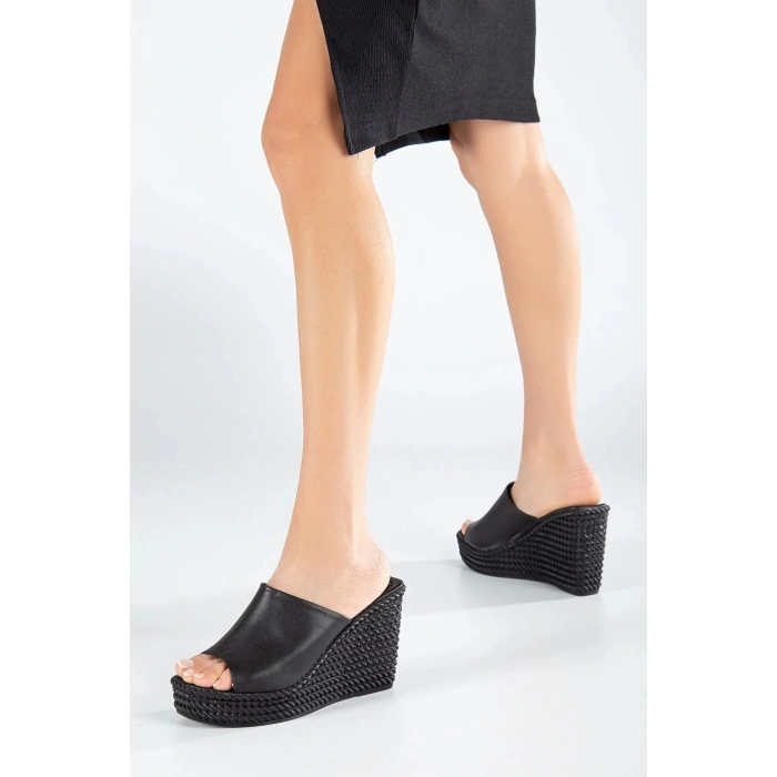 Kadın Siyah Dolgu Topuklu Terlik