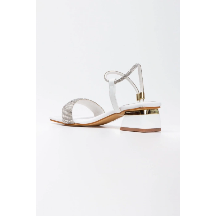 Beyaz Taşlı Tek Bant Bilekten Ayarlamalı Tarz Topuklu Ayakkabı