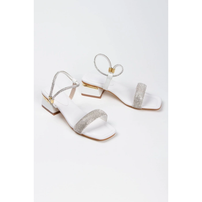 Beyaz Taşlı Tek Bant Bilekten Ayarlamalı Tarz Topuklu Ayakkabı