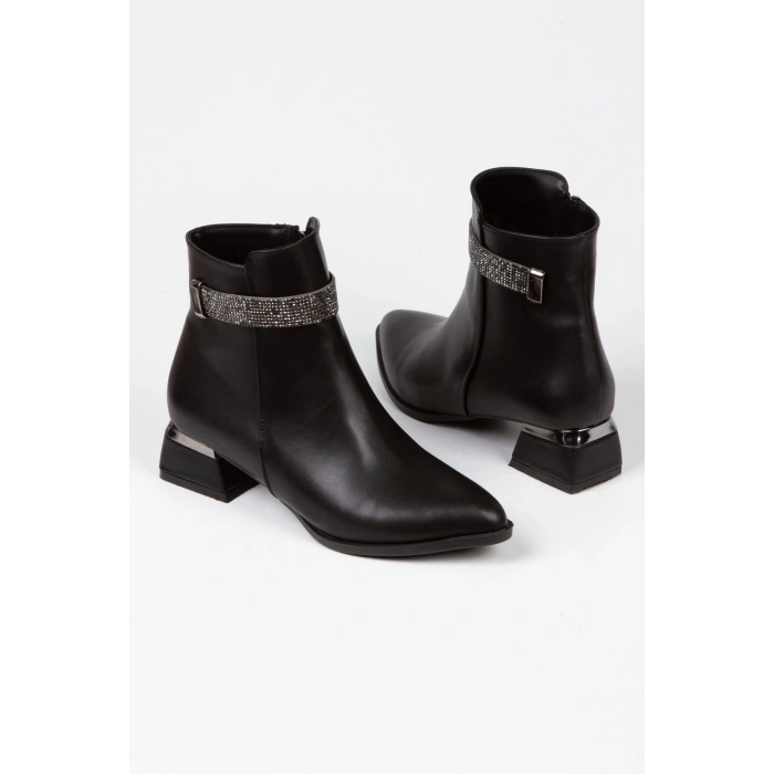 Siyah Suni Deri Sivri Burun Taş İşlemeli Tarz Topuklu Bot