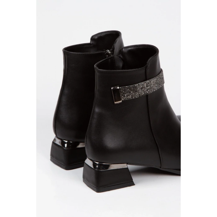 Siyah Suni Deri Sivri Burun Taş İşlemeli Tarz Topuklu Bot