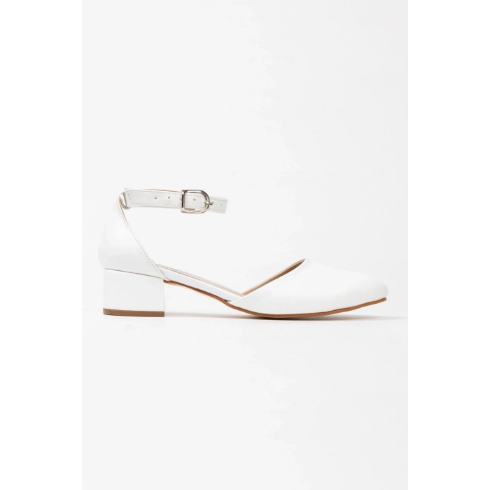 Kadın Beyaz Arkası Kapalı Alçak Topuklu Ayakkabı