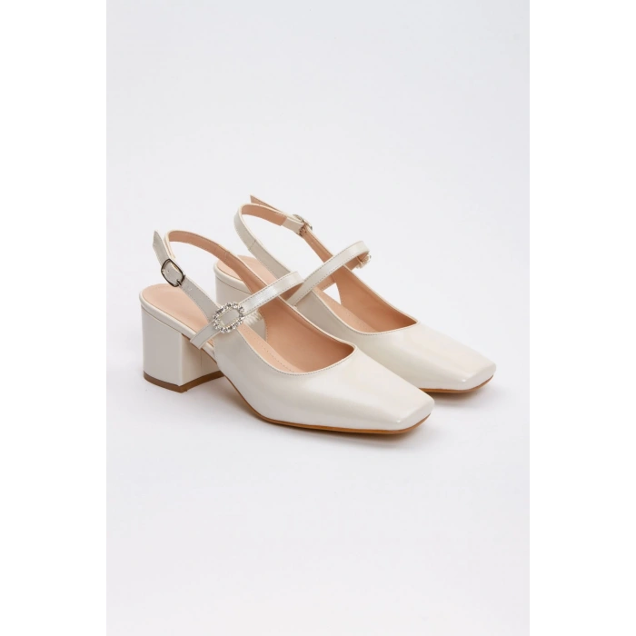 Kadın Sedef Küt Burunlu Tokalı Ayakkabı