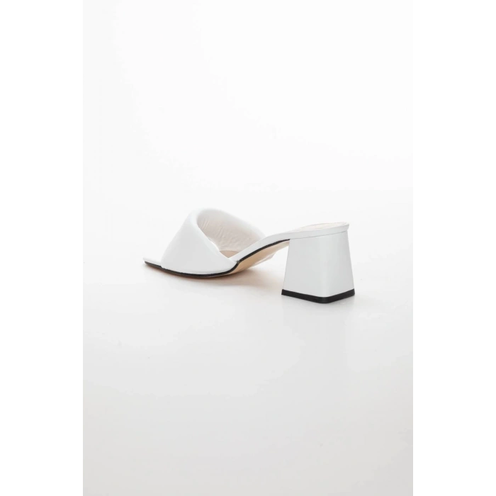 Kadın Puflu Yumuşak Terlik Beyaz