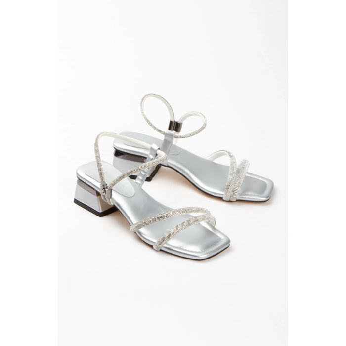 Gümüş Çift Sıra Taş İşleme Bilekten Ayarlamalı Ayakkabı