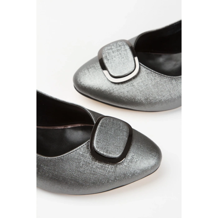 Günlük 3 cm Kısa Kalın Topuklu Tokalı Ayakkabı Platin