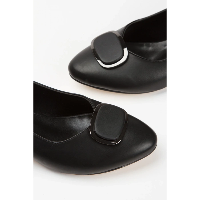 Günlük 3 cm Kısa Kalın Topuklu Tokalı Ayakkabı Siyah