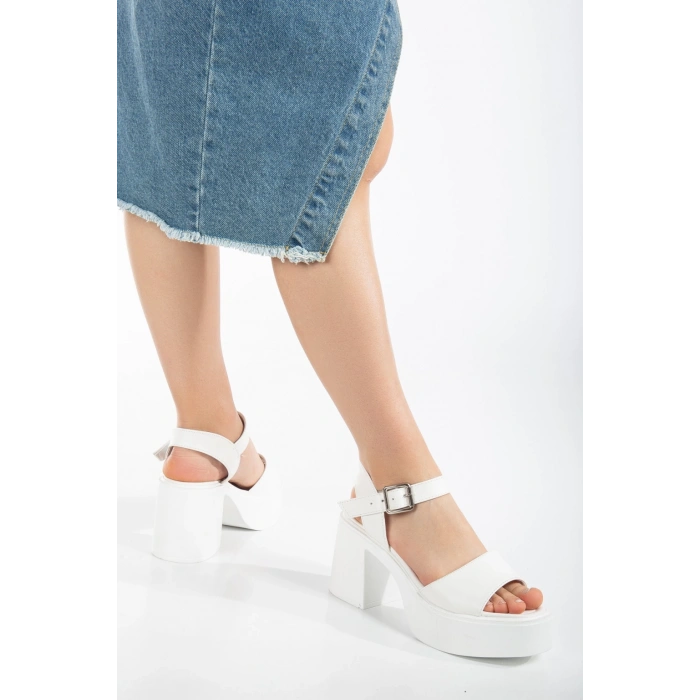 Beyaz 8 cm Hazır Tabanlı Sandalet