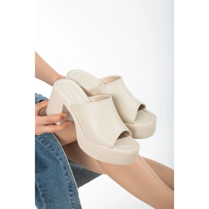 Kadın Bej 8 cm Hazır Tabanlı Terlik