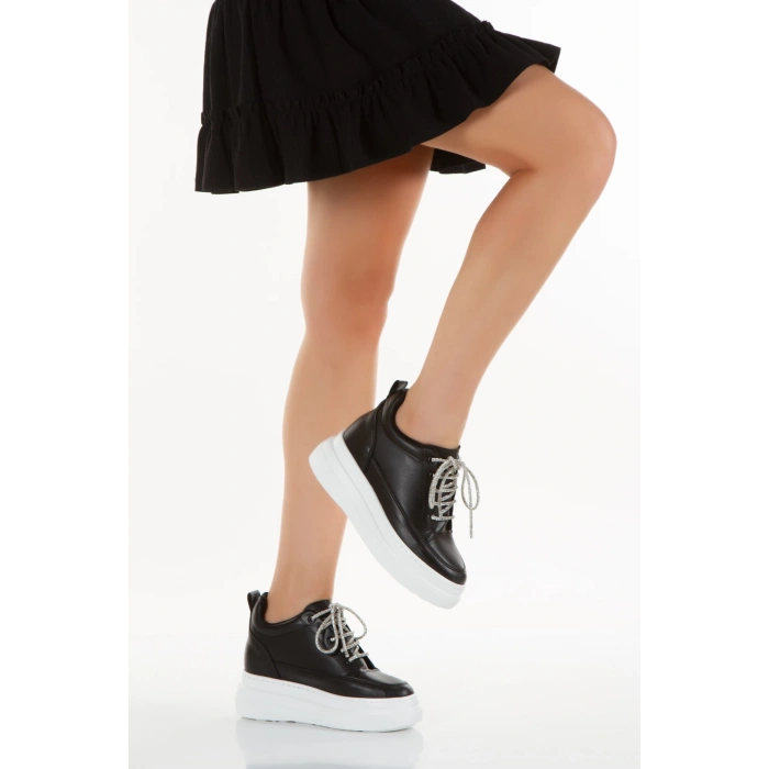 Kadın Kalın Tabanlı Taş Bağcıklı Spor Ayakkabı Siyah