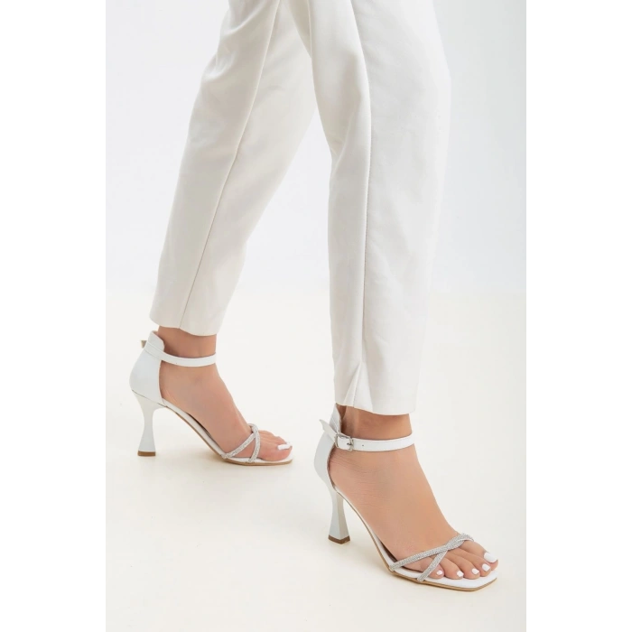 Arkası Kapalı Taş İşlemeli Abiye Ayakkabı Beyaz