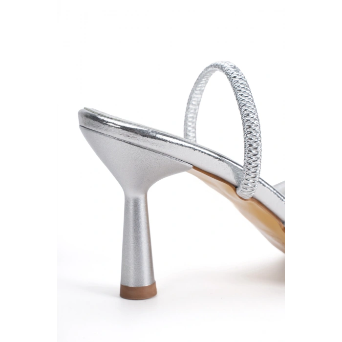 Kadın Gümüş Taşlı ve Nakışlı Şeffaf Görünümlü Sivri Burun Davet Ayakkabısı