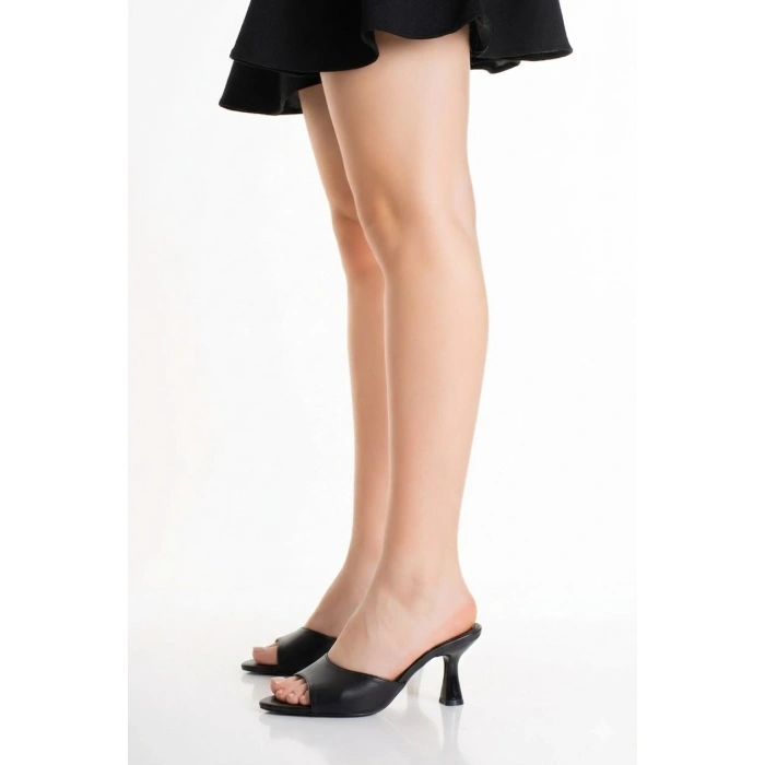 Siyah Tek Bantlı Özel Üretim Kalın Topuklu Terlik