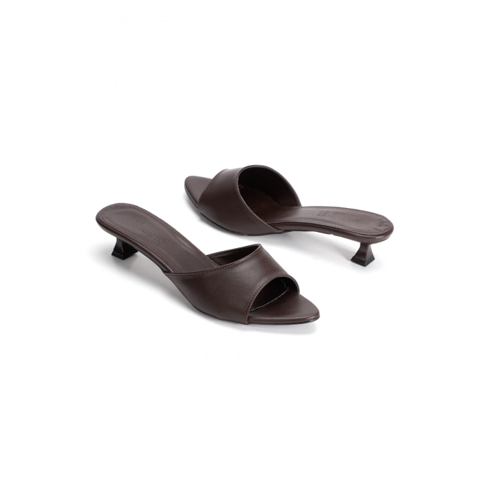 Kadın Kahverengi Alçak Topuklu Sivri Burunlu Terlik