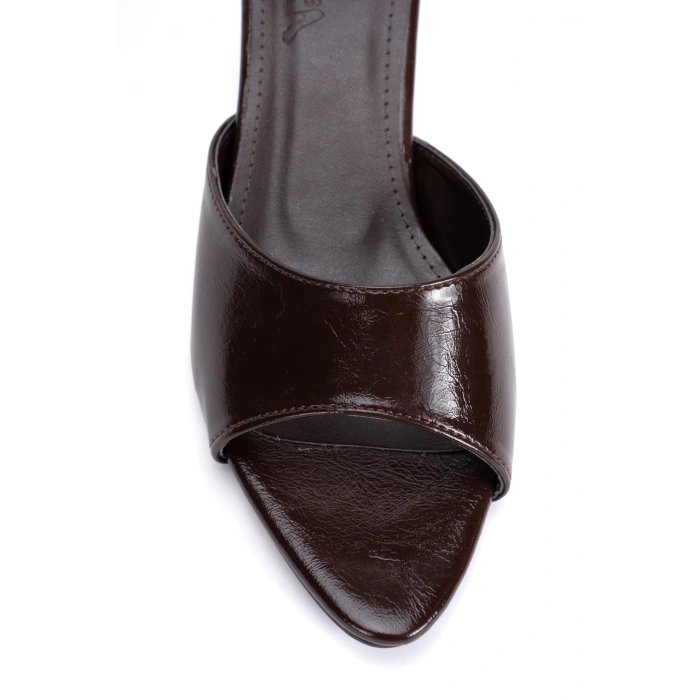 Kadın Kahverengi Rugan Alçak Topuklu Sivri Burunlu Terlik