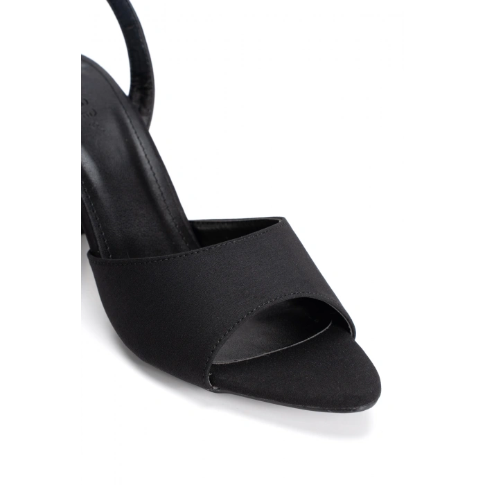 Kadın 7 cm Topuklu Tek Bantlı Ayakkabı Siyah