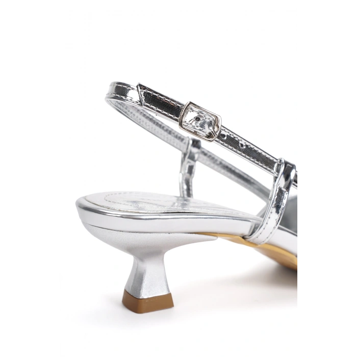 Gümüş Metalik Sivri Burun Alçak Topuklu Kadın Abiye Ayakkabı ve Çanta Takımı