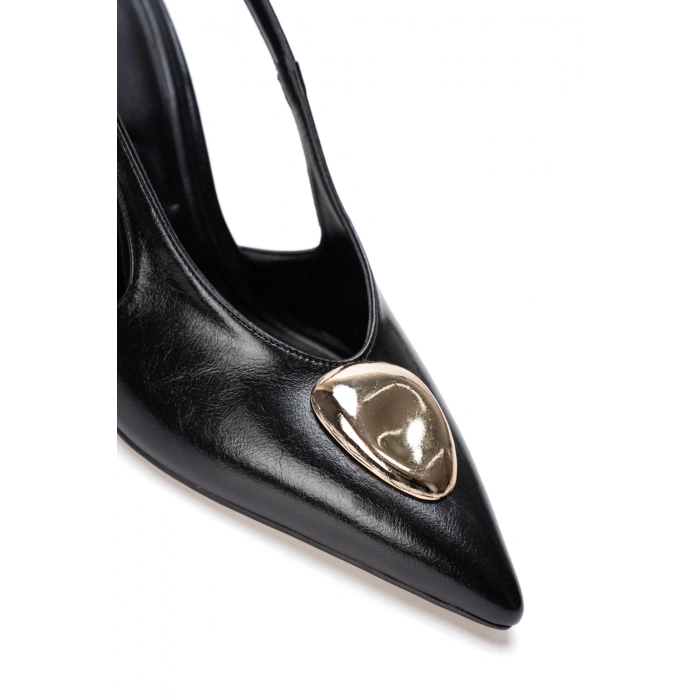 Kadın Hakiki Deri Görünümlü Tokalı Sivri Burunlu Ayakkabı Siyah