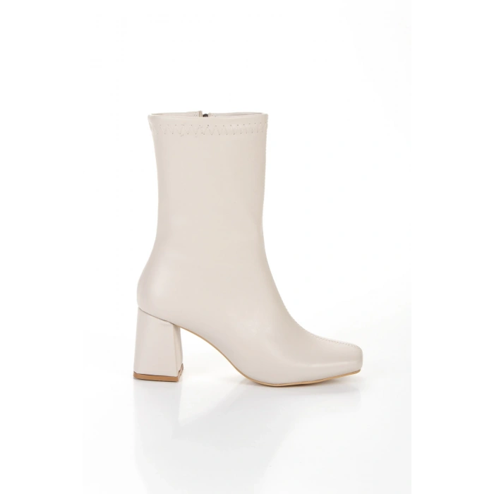 Bej Kadın Küt Burun Topuklu Fermuarlı Bot