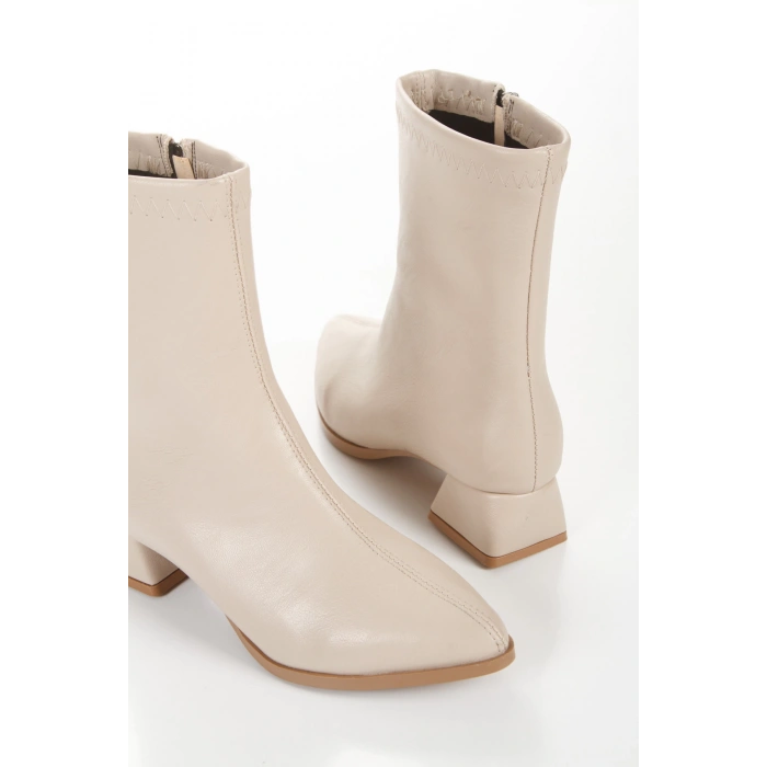 Bej Kısa Kalın Topuklu Sivri Burunlu Günlük Bot