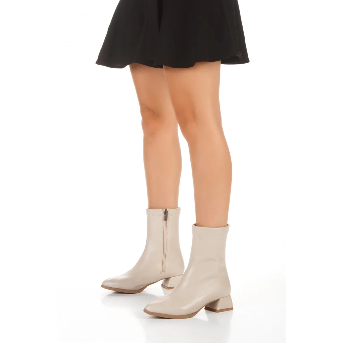 Bej Kısa Kalın Topuklu Sivri Burunlu Günlük Bot