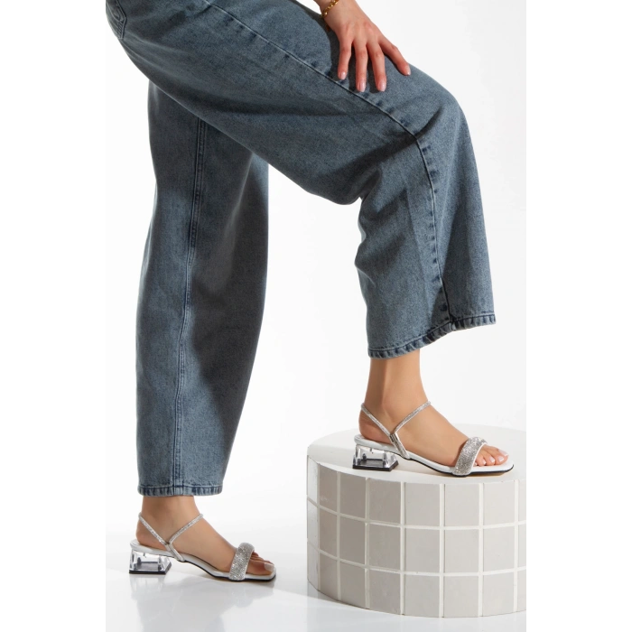 Beyaz Taşlı Tek Şeffaf Topuklu Ayakkabı