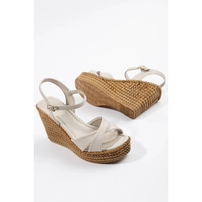 Kadın Bej Çapraz Dolgu Topuklu Klasik Tarz Sandalet