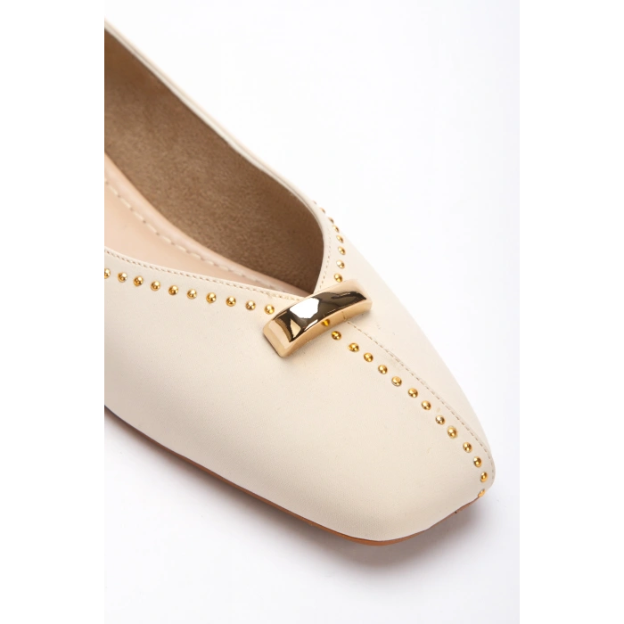 Kadın Bej Süet Küt Burunlu Aksesuarlı Babet