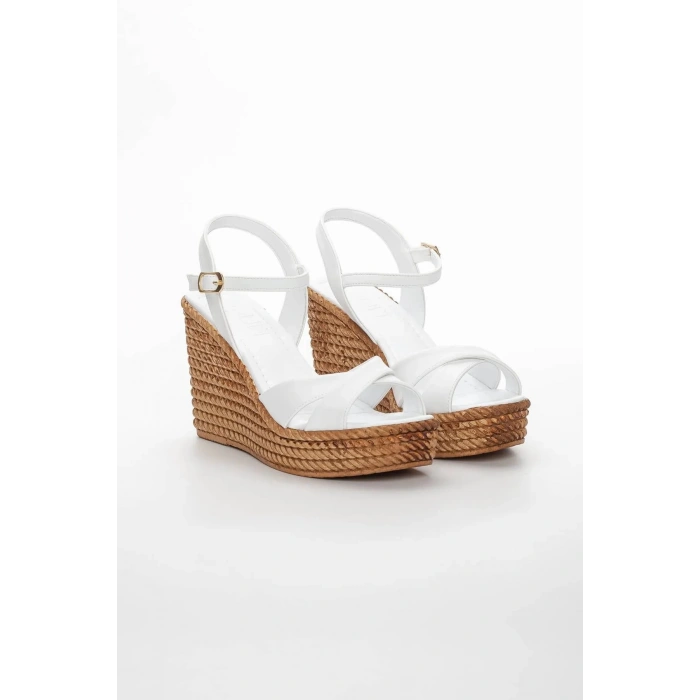 Kadın Beyaz Çapraz Dolgu Topuklu Klasik Tarz Sandalet