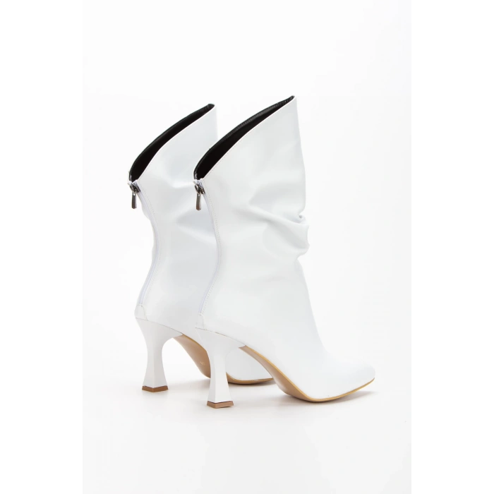 Kadın Beyaz Özel Tasarım İnce Topuklu Büzgülü Fermuarlı Bot