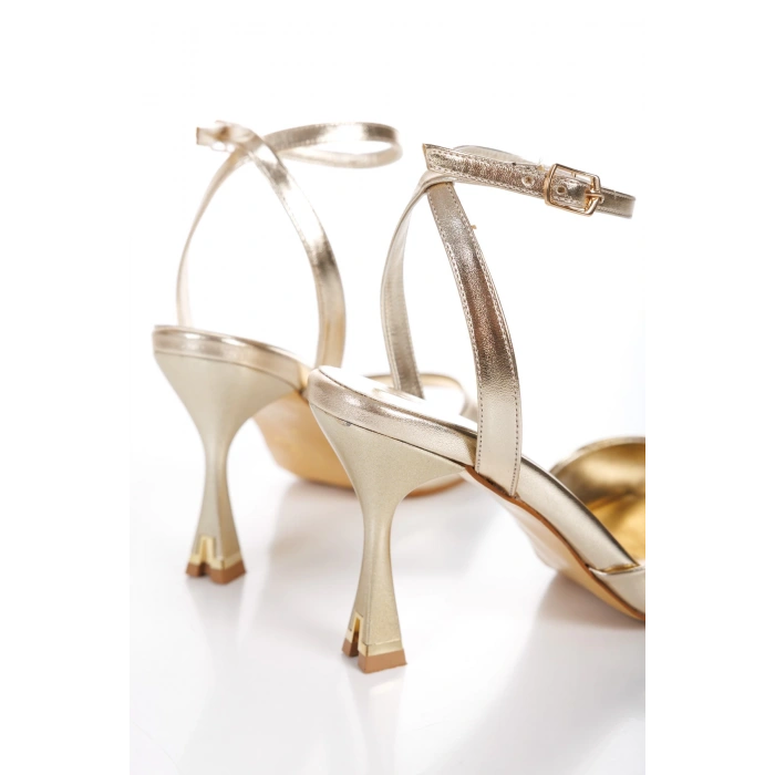 Kadın İnce Tarz Topuklu Bilekten Bağlamalı Ayakkabı Altın
