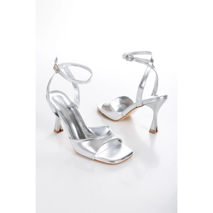 Kadın İnce Tarz Topuklu Bilekten Bağlamalı Ayakkabı Gümüş