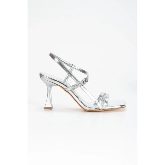 Kadın İnce Topuklu Şık Ayakkabı Gümüş
