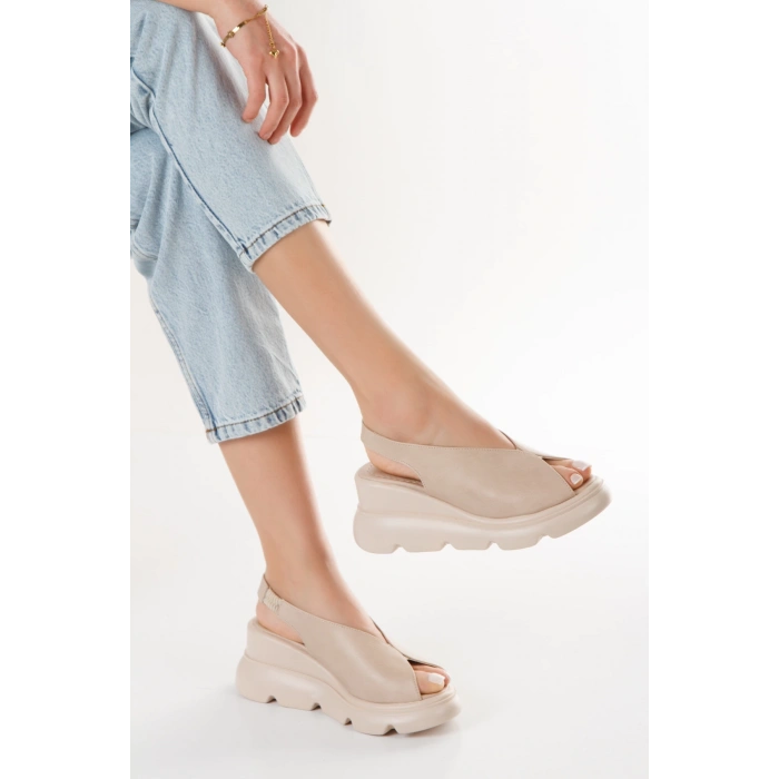 Kadın Kalın Tabanlı Günlük Sandalet Bej