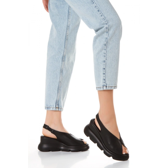 Kadın Kalın Tabanlı Günlük Sandalet Siyah