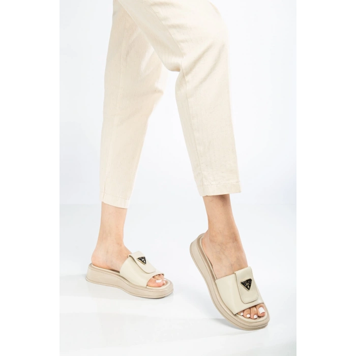 Kadın Kalın Yumuşak Tabanlı Terlik Bej