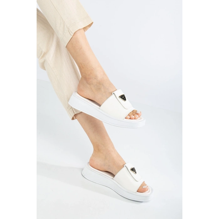 Kadın Kalın Yumuşak Tabanlı Terlik Beyaz
