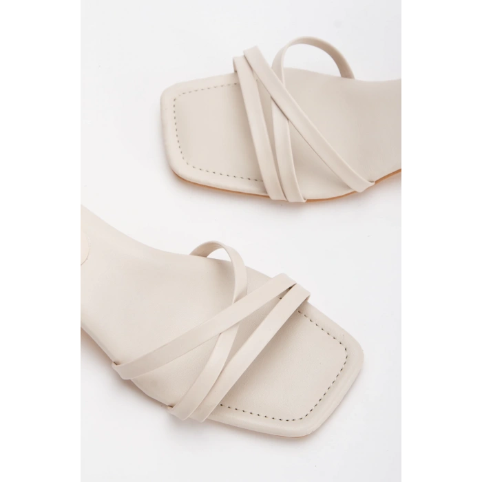 Kadın Kısa Topuklu Biyeli Ayakkabı Bej