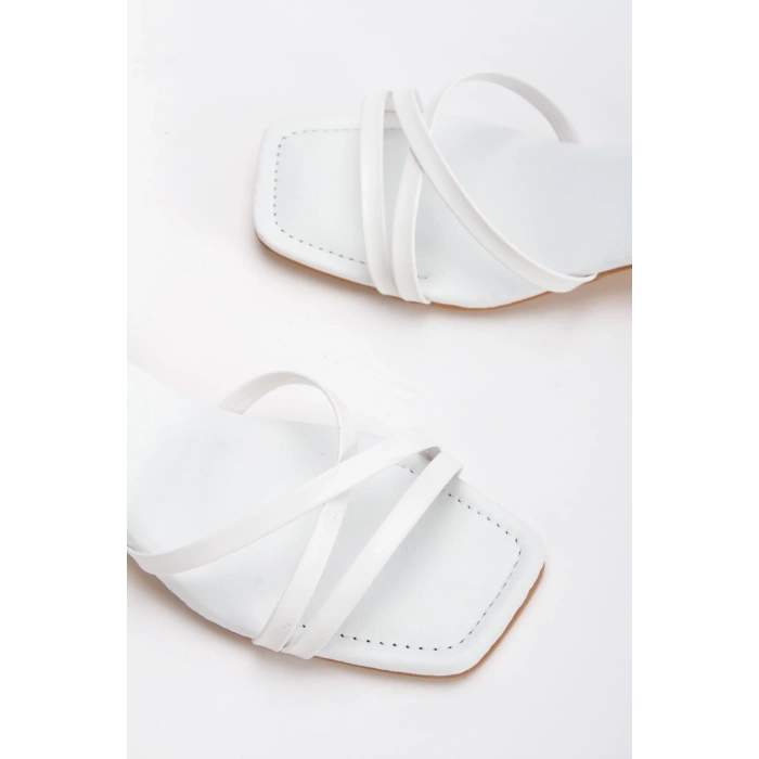 Kadın Kısa Topuklu Biyeli Ayakkabı Beyaz