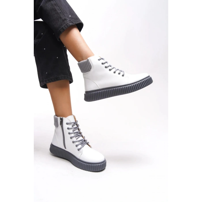 Kadın Renkli Taban Bağcıklı Fermuarlı Bot Beyaz