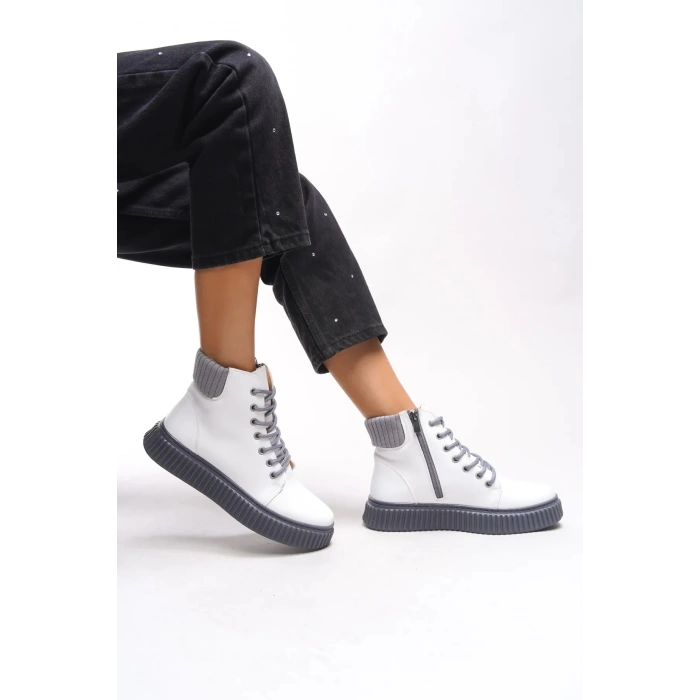 Kadın Renkli Taban Bağcıklı Fermuarlı Bot Beyaz